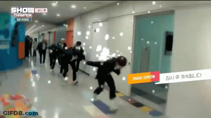 Naruto Run Verivery Kpop GIF