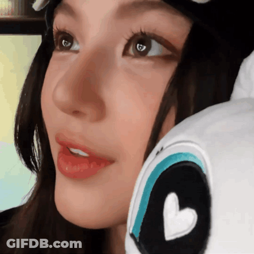 Newjeans Danielle Marsh Blinking Eyes GIF