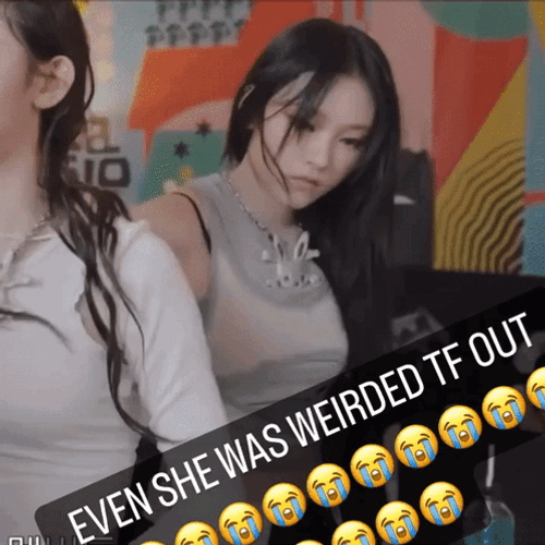 Newjeans Fixing Clothes GIF