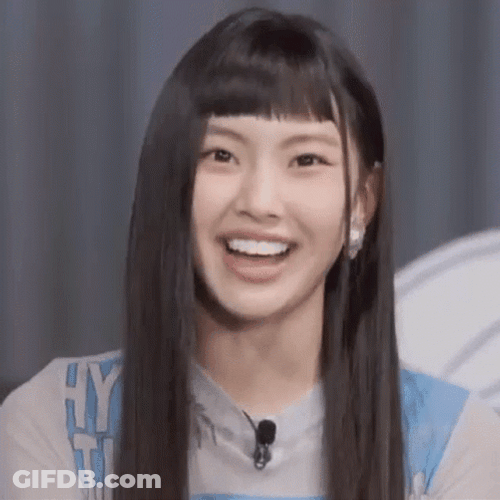 Newjeans Hyein Hand Heart Pose GIF