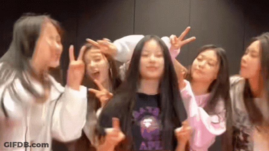 Newjeans Members Peace Sign GIF