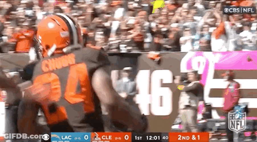 Nick Chubb Teammates Tapping His Shoulders GIF