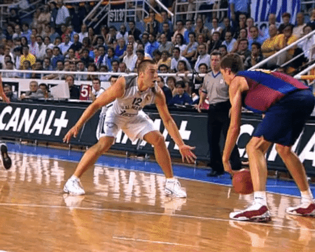 Pau Gasol Dribbling FC Barcelona GIF