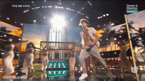 People Dancing On Stage Voz En Vivo GIF