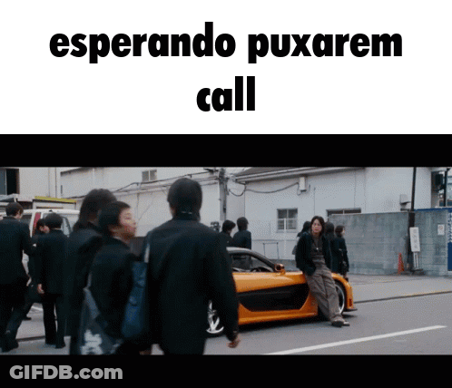People Walking Down Street Esperando Puxarem Call GIF