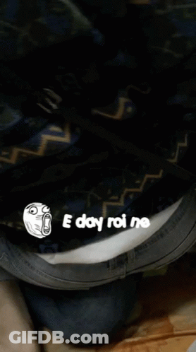 Person Holding Blanket Saying E Day Roi Ne GIF