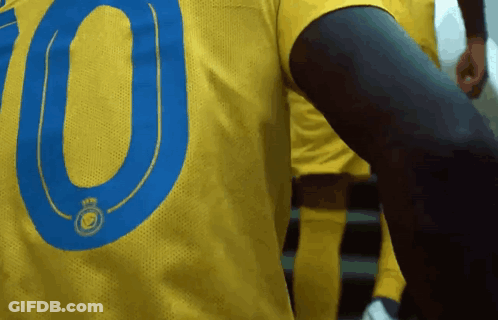 Person In Yellow Jersey Number 10 GIF