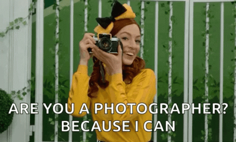 Photographer Emma Wiggle GIF
