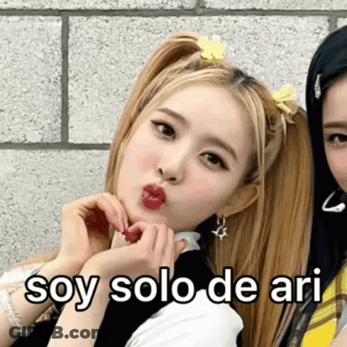 Pigtailed Girl Heart Kiss Soy Solo De Ari GIF