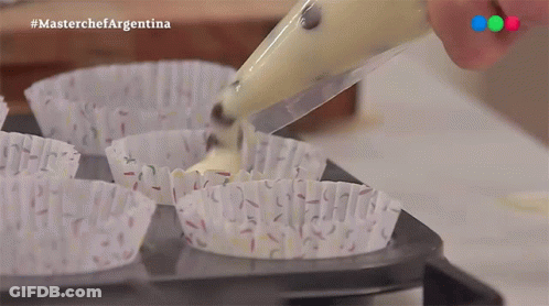 Pouring Batter Into Cupcake Liners #MasterchefArgentina GIF