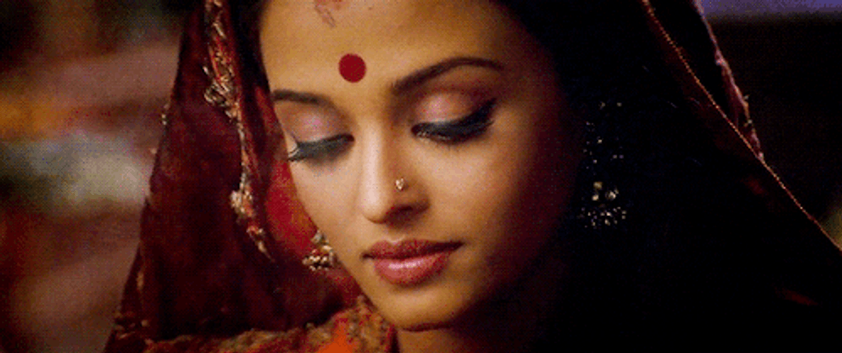 Pretty Indian Actress Aishwarya Rai GIF