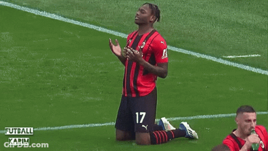 Rafael Leão Pray GIF