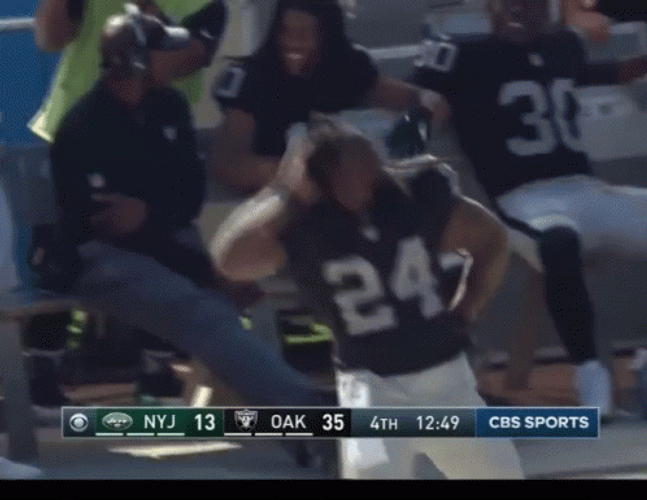 Raiders Marshawn Lynch Firing Up Crowd GIF