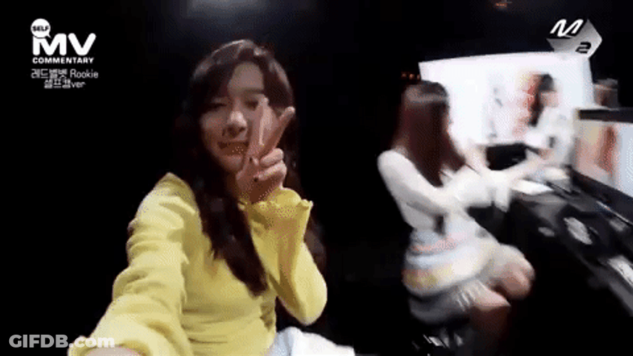 Red Velvet Seulgi Peace Sign Pose GIF