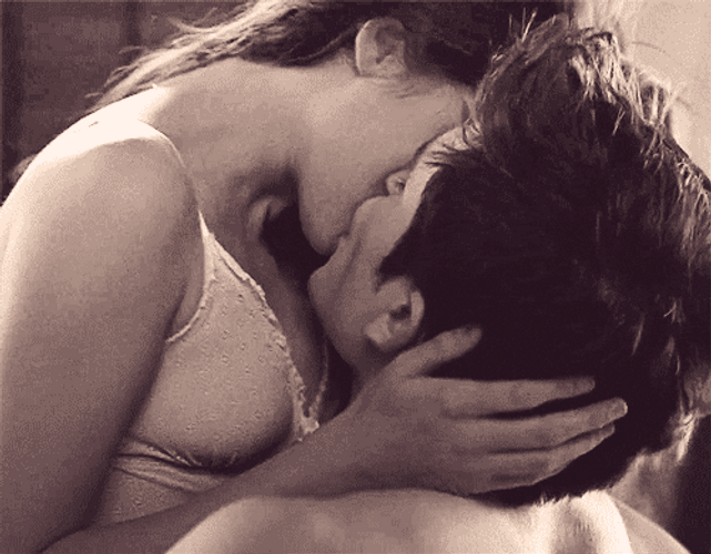 Robert Pattinson Kristen Stewart Love Scene GIF
