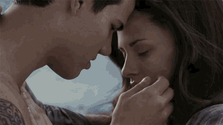 Romantic Kiss Bella Jacob Eclipse GIF