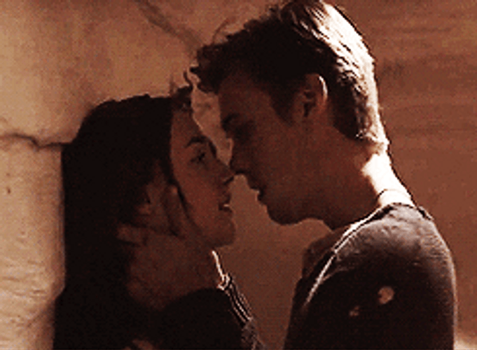 Romantic Kiss Wanda Ian The Host GIF