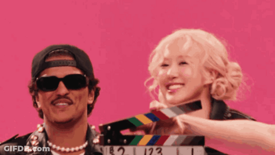 Rose Kissed Bruno Mars Apt Action GIF