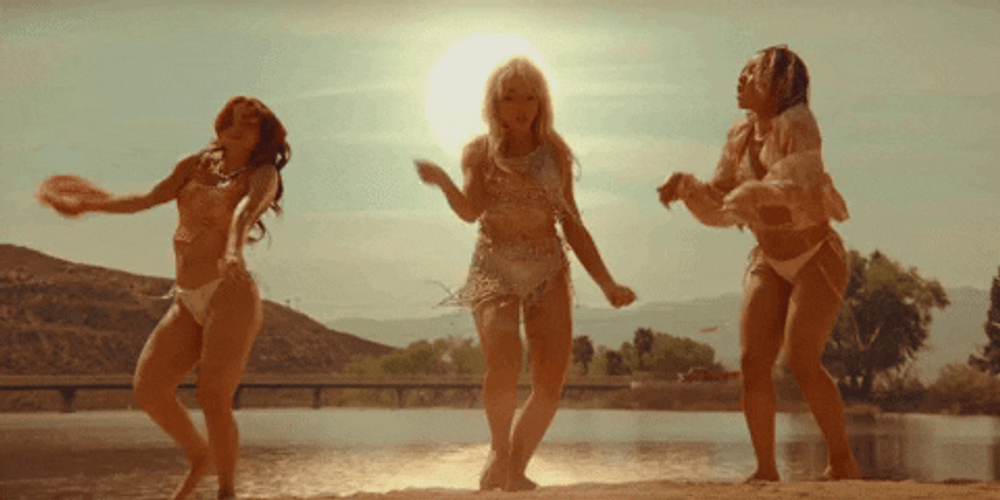 Sabrina Carpenter And Friends Dances Espresso Song GIF