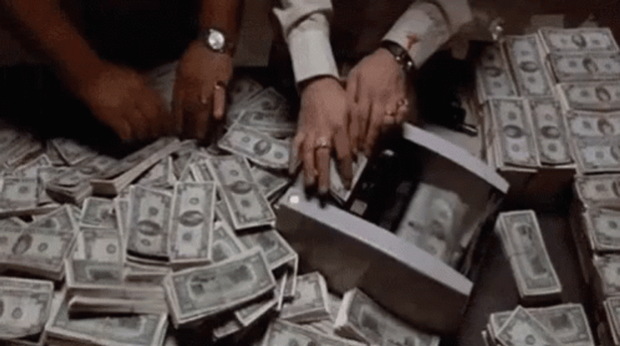 Scarface Counting Money A Vender GIF