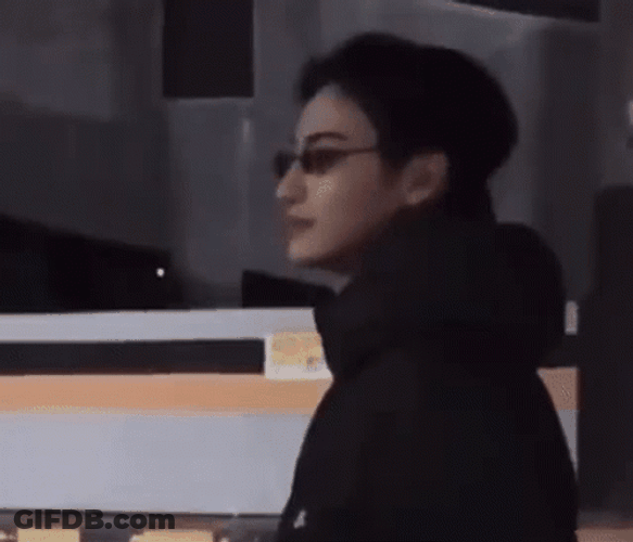 Seonghwa Creepy Turning Head Ateez GIF