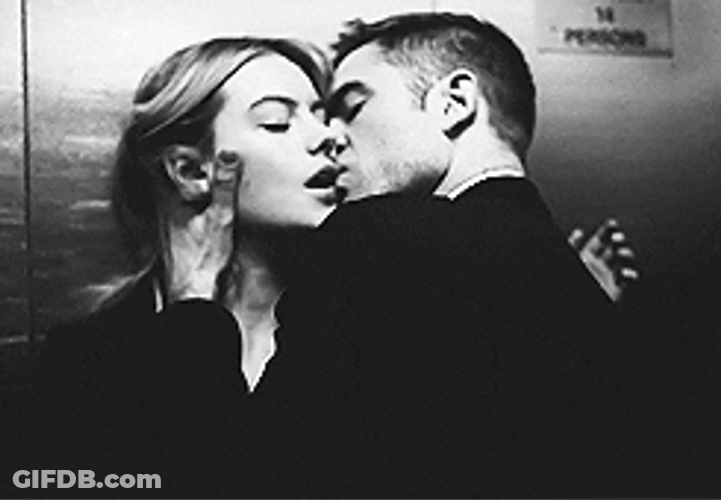Sexy Kissing Margoth Robbie Robert Pattinson GIF