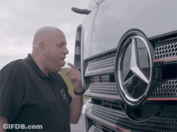 Shining Mercedes-Benz Actros AMG GIF