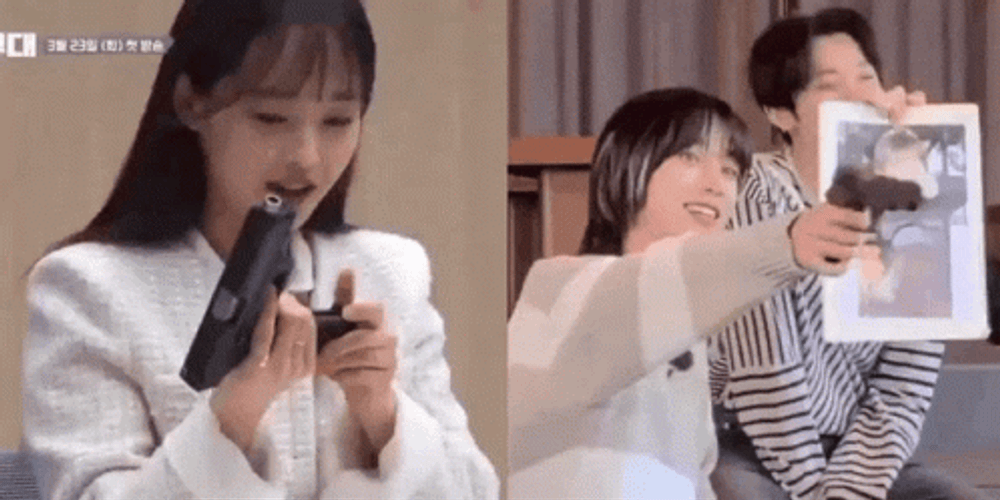 Singer Chuu Draw Gun GIF