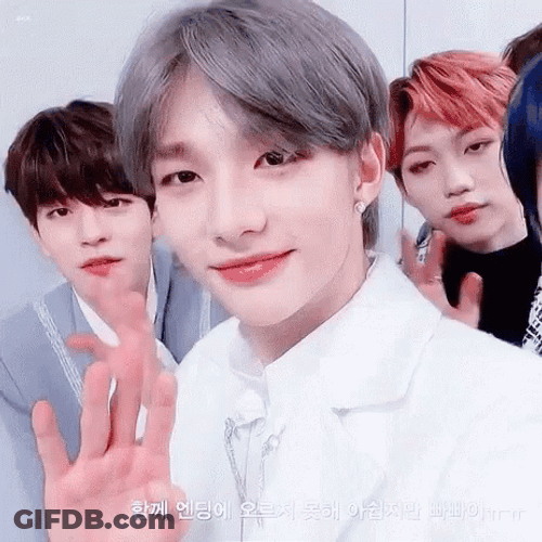 Smile And Wave Boys Hyunjin GIF