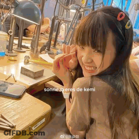 Smiling Girl With Sonrie Si Eres De Kemi GIF