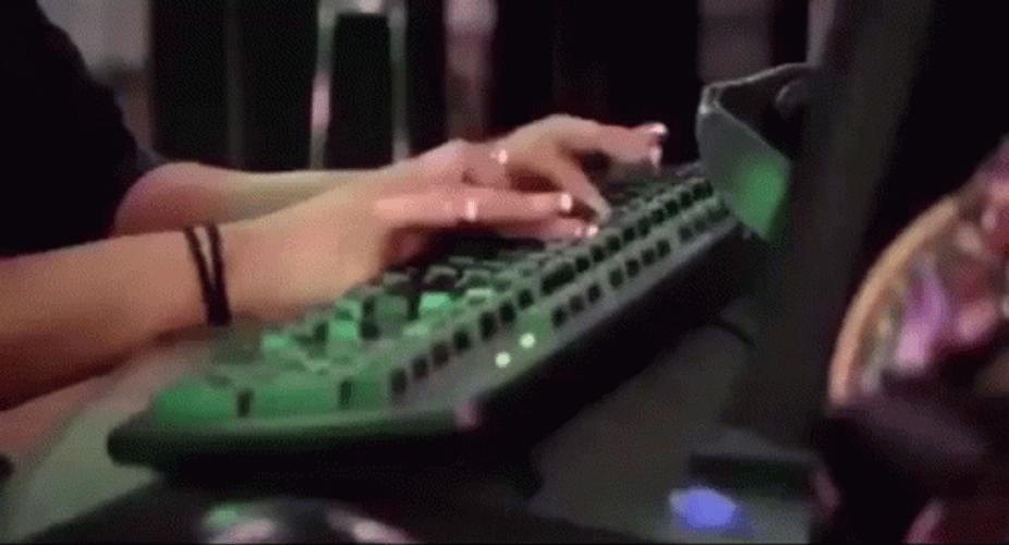 Snooki Typing On Keyboard GIF