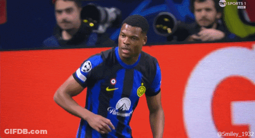Soccer Player In Paramount Jersey GIF