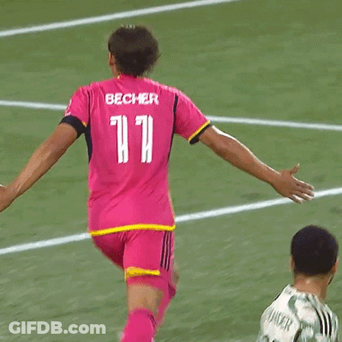 Soccer Player In Pink Shirt Becher GIF
