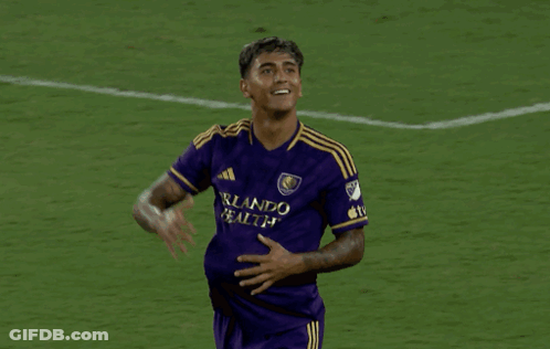 Soccer Player In Purple Jersey With Number 17 GIF