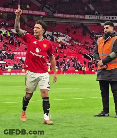 Soccer Player In Snapdragon Jersey GIF