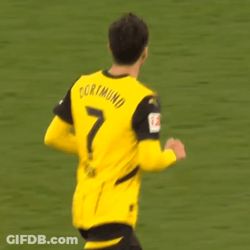 Soccer Player In Yellow Jersey Number 7 GIF