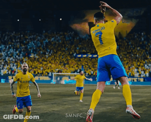 Soccer Player In Yellow Jersey Number 7 GIF