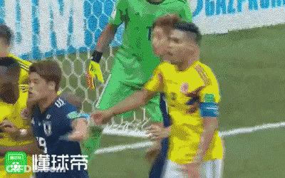 Soccer Player In Yellow Jersey Number 9 GIF