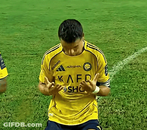 Soccer Player In Yellow Shirt Saying Kaed Sho GIF