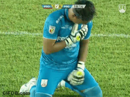 Soccer Player Kneeling PSG Vs PSQ GIF