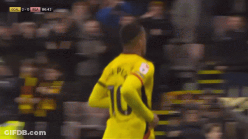 Soccer Player Wearing A Yellow Jersey With The Number 10 GIF