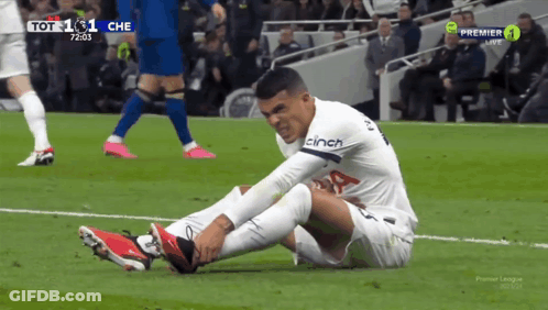 Soccer Player With Cinch On Jersey GIF