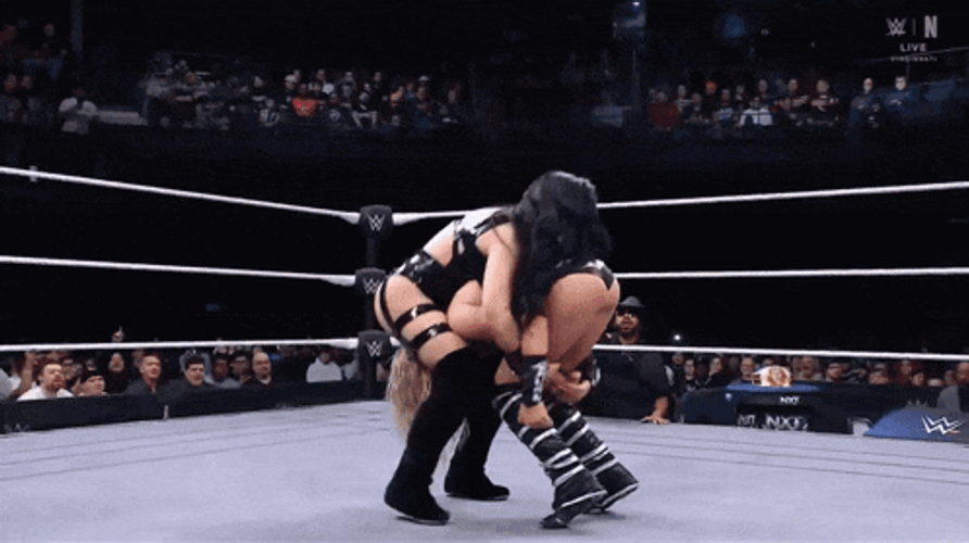 Stephanie Vaquer Karmen Petrovic GIF