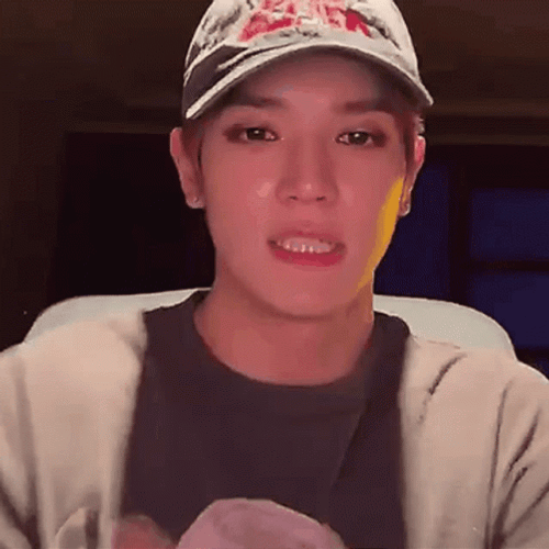 Taeyong Thinking Reaction GIF