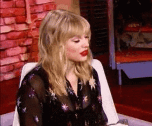 Taylor Swift Doing Chef's Kiss GIF