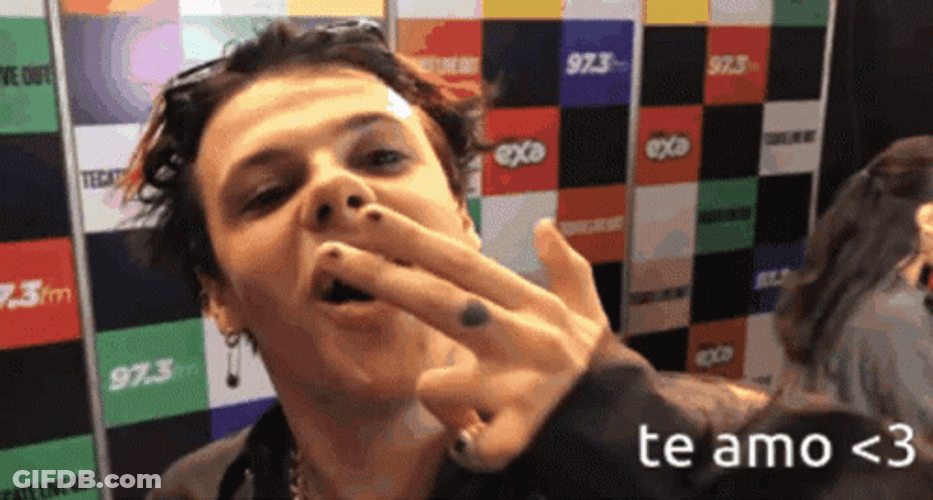 Te Amo Mexico Yungblud Singer Flying Kiss GIF