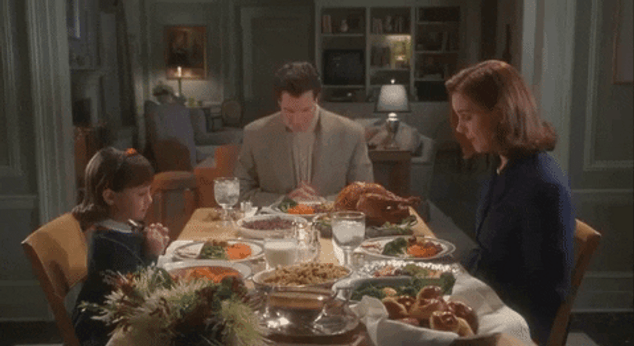 Thanksgiving Dinner Miracle On 34Th Street Praying Time GIF