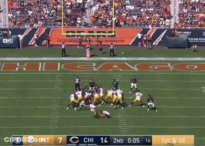 The Chicago Bears Are Playing The Pittsburgh Steelers In A Football Game GIF