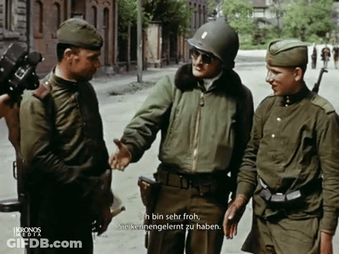 Three Soldiers Are Talking To Each Other And The Caption Says Ich Bin Sehr Froh GIF