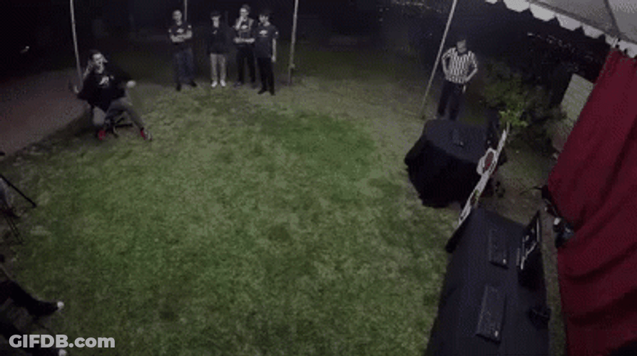 Throwing Computer Tepat GIF